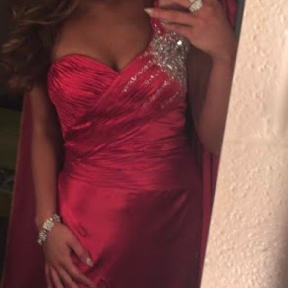 Mac Duggal -Red one sleeved  caped Pageant Dress - Picture 4 of 11